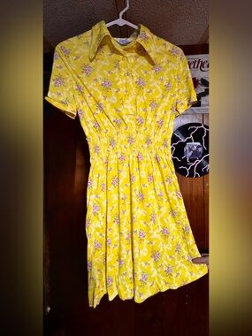 Vintage! 1970-1980’s - Cracker Barrel, Yellow Floral Short Dress